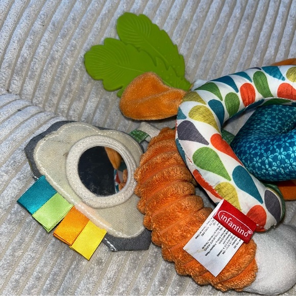 Infantino Fox Spiral Interactive Baby Rattle Toy - Orange and Blue - Picture 3 of 6